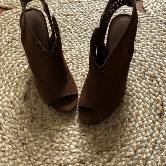 Brown heel peep toe sandals. Like-new - Picture 5 of 7